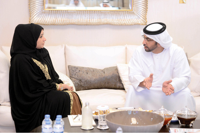 "وسموه خلال استقبال وفد مؤسسة التنمية الأسرية برئاسة مريم الرميثي"