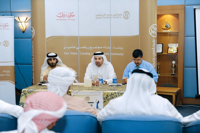 "جانب من ورشة العمل مع الشباب المتطوعين"