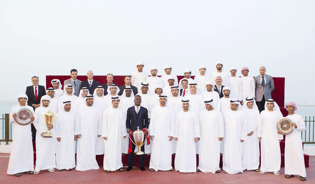 "محمد وحمدان ومنصور بن زايد يتوسطون أبطال الجزيرة"