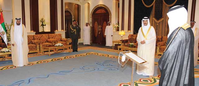 "خليفة خلال اداء احد سفراء الدولة اليمين القانونية أمام سموه"