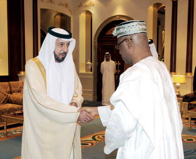 "..ويتقبل أوراق اعتماد سفير غانا"