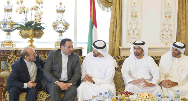 "محمد بن زايد لدى استقباله الوزير الإيراني والوفد المرافق بحضور حمدان وسعيد بن زايد"