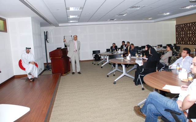 "عبد الباسط الجناحي خلال المشاركة في فعالية حول المؤشر"