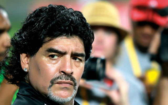 "مارادونا : لست نادماً وقدمت كل ما لدي ومستمر في عقدي مع الإمبراطور"