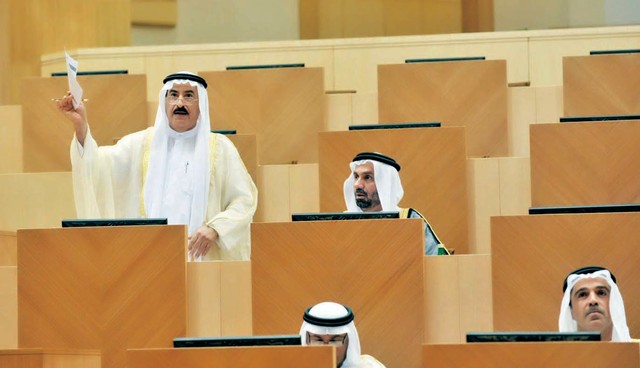 "مناقشات وأسئلة هادفة قدمها الأعضاء خلال الجلسة"