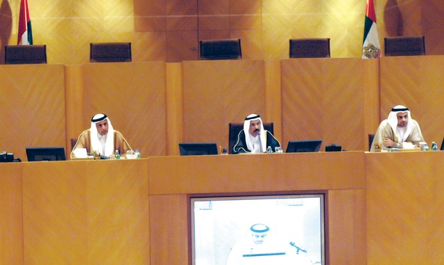 "محمد المر مترئساً جلسة المجلس أمس"