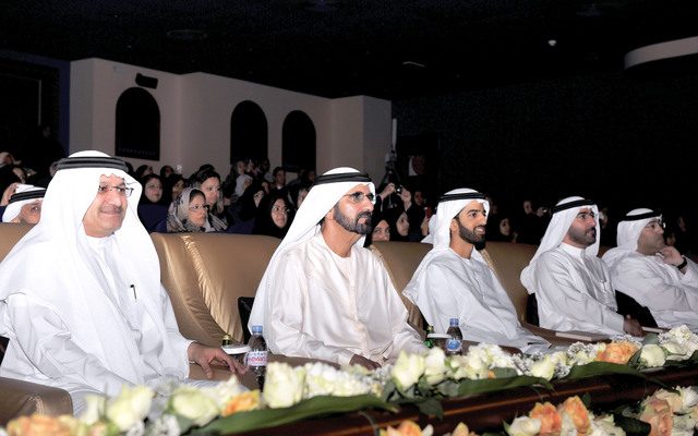 "محمد بن راشد يتابع عروض الزهرات بحضور محمد بن سعود وماجد بن سعيد النعيمي وحميد القطامي وعبد الرحمن العويس"