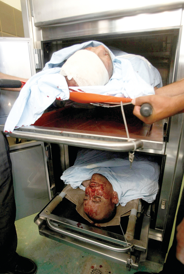 "جثمانا الشهيدين في مشرحة مستشفى أبوالحسن القاسم في بلدة يطا"