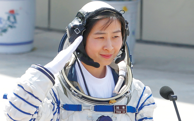 "ليون يانغ (33 سنة) أول امرأة صينية تتجه إلى الفضاء"