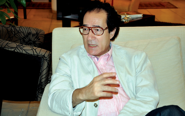 "فاروق حسني خلال الحوار مع «البيان»"