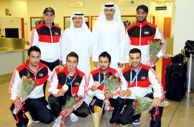 "فخرالدين والزرعوني يتوسطان نجوم منتخب (الكاتا)"