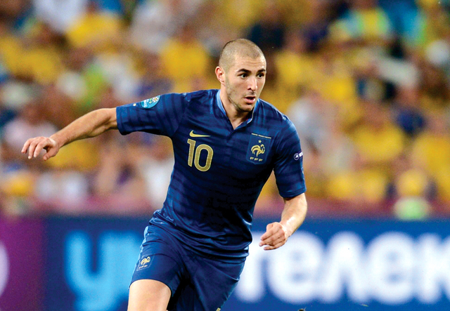 "بنزيمه ركيزة أساسية في تشكيل فرنسا"