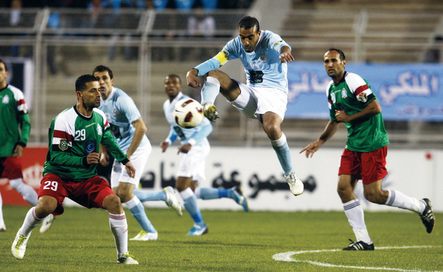 "مباراة سابقة بين الفيصلي والوحدات في الدوري الأردني"