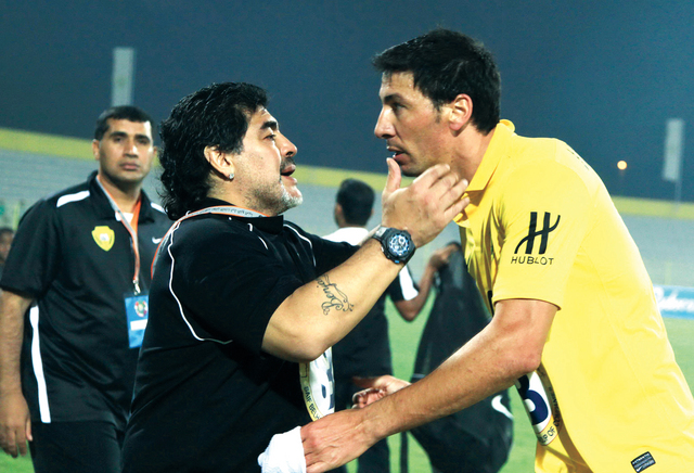 "مارادونا يحيي أوليفيرا هداف الوصل"