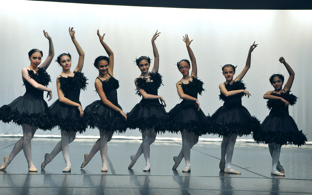 "قصص إنسانية يسردها الجسد"