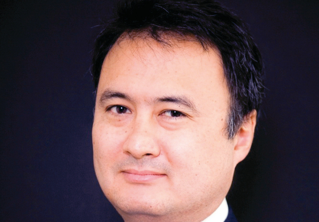 "إيمانويل يو: البنوك في حاجة إلى تعديل استراتيجياتها لجذب العملاء"