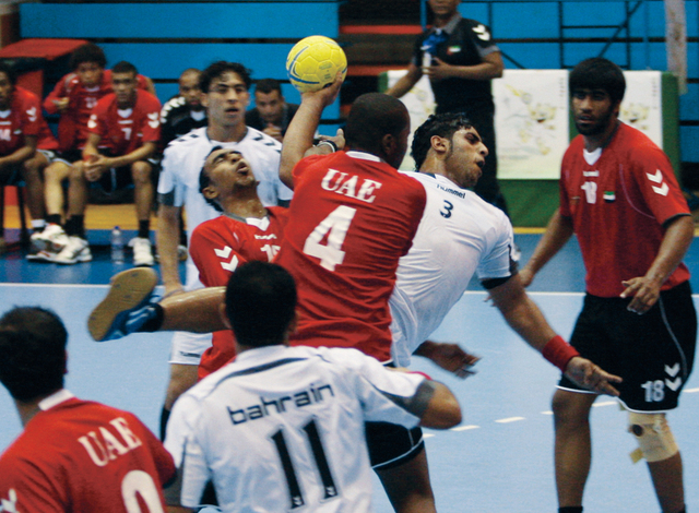 "من لقاء منتخبنا مع البحرين في النسخة الماضية (البيان)"