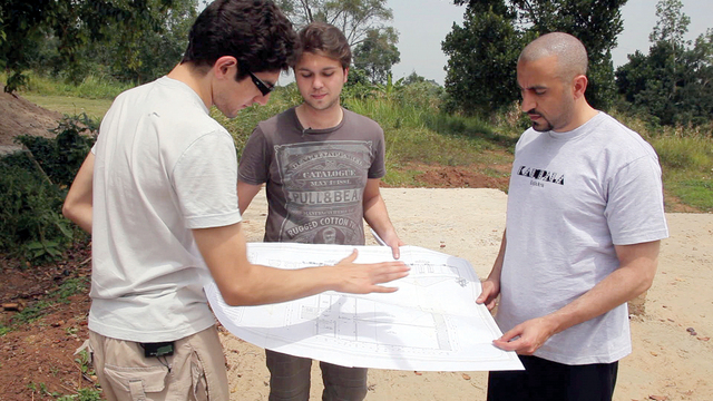 "متطوعون استقبلهم البرنامج"