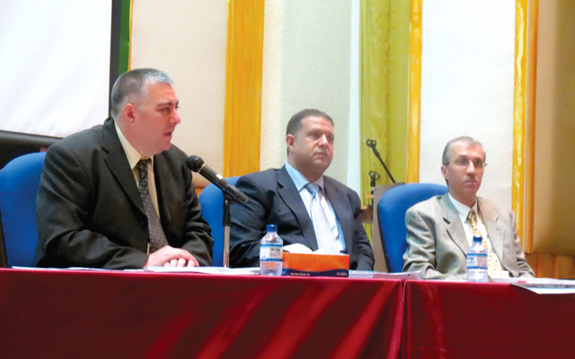 "د. أسامة بدر ولجنة المناقشة"