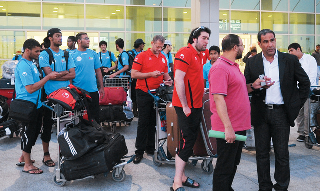 "منتخبنا لحظة وصوله إلى الدوحة للمشاركة في المنافسات الآسيوية (من المصدر)"