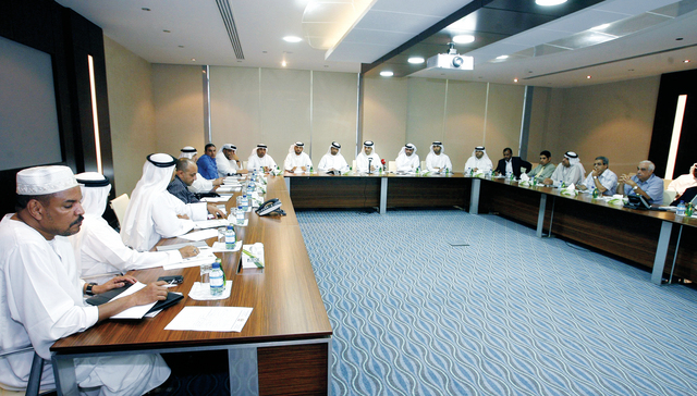 "المدفع خلال اللقاء مع ممثلي الأندية (من المصدر)"