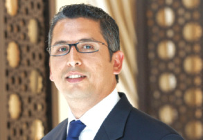 "المدير العام لهيئة رأس الخيمة للسياحة فيكتور لويس"