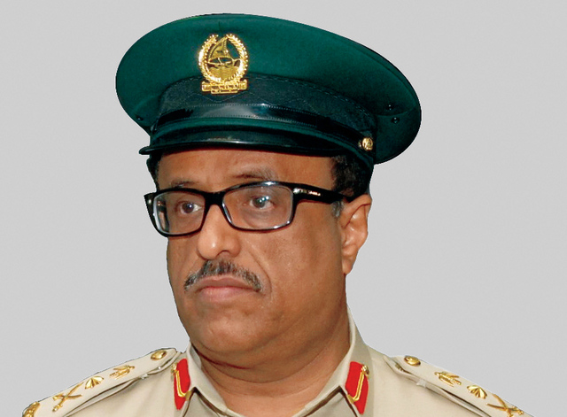 "ضاحي خلفان: توقيف كل من يحمل أسلحة بيضاء من الشباب والمراهقين"