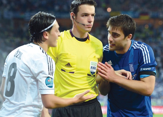 "التحكيم أثار جدلا كبيرا في يورو 2012 \t(أي بي)"