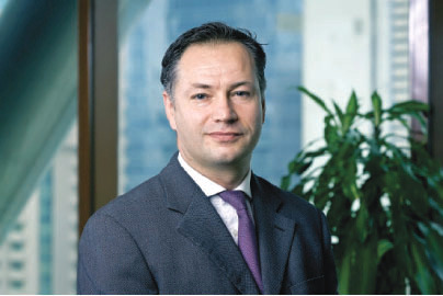 "براد دجلس: نتبع نهجا مرنا في التنظيم والإشراف"