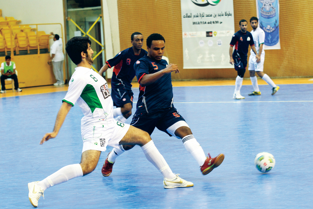 "يونايتد خسر بصعوبة من سكاي دايف \"البيان\""