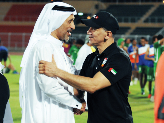 "السركال يهنئ المدرب بدر صالح"