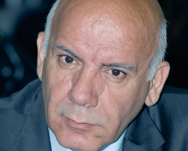 "د. رشيد بن عيسى وزيرالزراعة والتنمية الريفية"