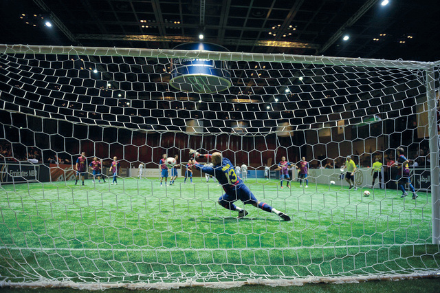 "جانب من خماسيات كرة القدم \t ( من المصدر)"