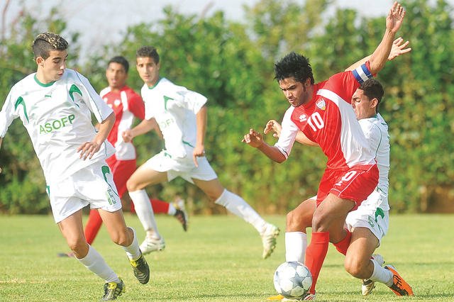 "جانب من مباراة الأبيض الشاب والاتحاد البيضاوي\t (من المصدر)"