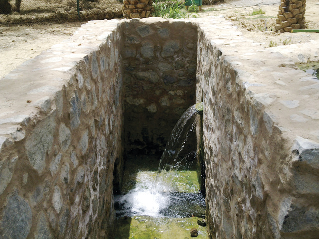 "أفلاج الشريعة في حتا نموذج لعمارة تراثية"