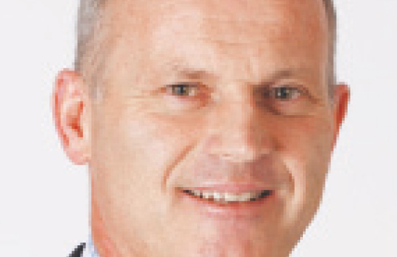 "توم سميث: الأداء النصفي جاء مرضياً والبنوك توسعت بالقروض بضمانات قوية"