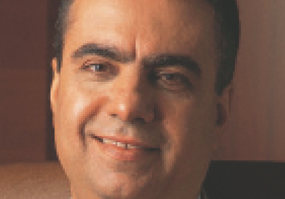 "عادل علي: السعر عامل محفز للمنافسة والخدمات متوفرة للمسافرين"