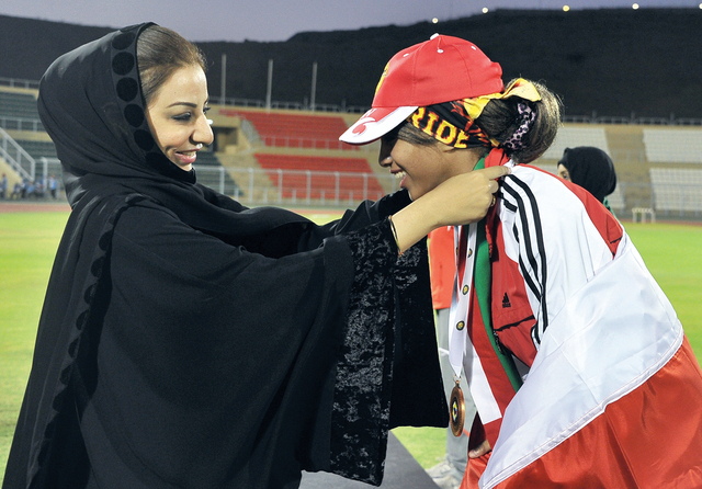 "العداءه شنونه الحبسي فى بطولة ام الالعاب الخليجيه \t ارشيفيه"