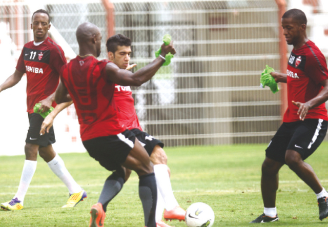 "جانب من تدريب سابق للأهلي \t (البيان)"