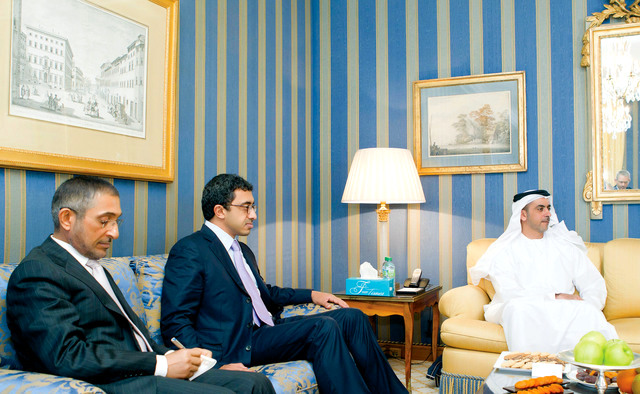 "سيف وعبد الله بن زايد خلال اللقاء"