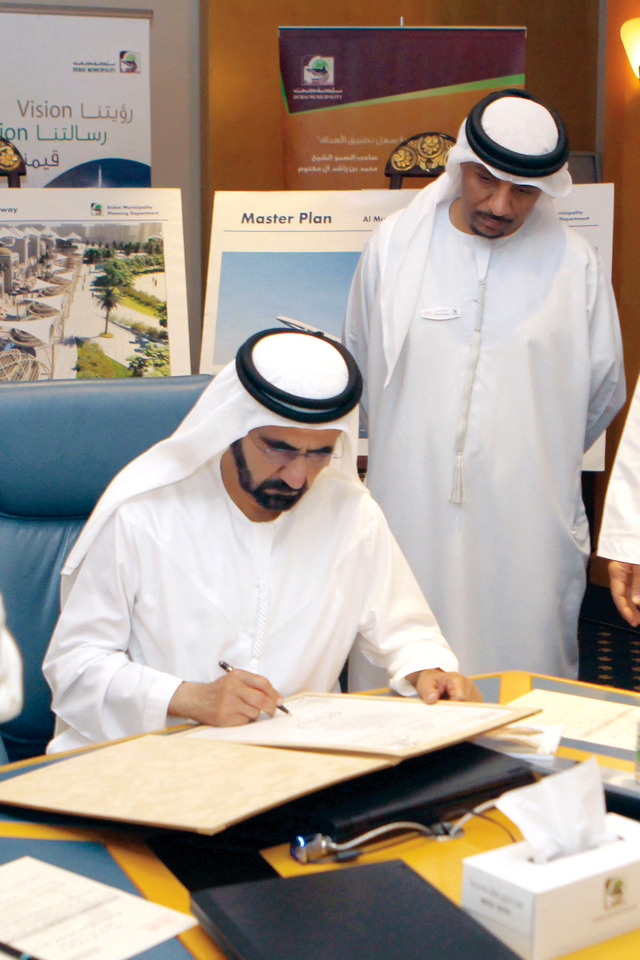"محمد بن راشد يوقع على البصمة التراثية"