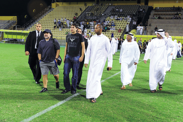 "الأسطورة يحظى بشعبية جارفة \tالبيان"