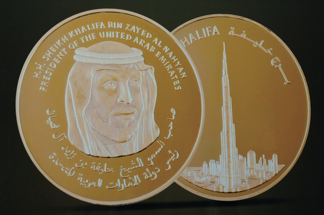"صورة خليفة بن زايد وصورة لبرج خليفةعلى وجهي مسكوكة «عملة البليون»"