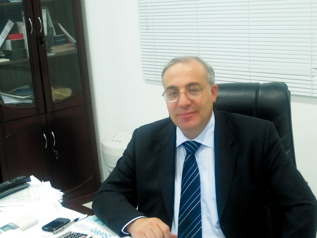 "نبيل الزحلاوي"