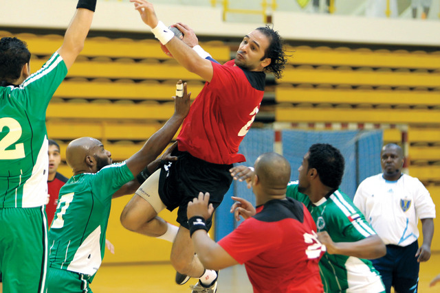 "جانب من منافسات لعبة كرة اليد بالنادي الأهلي \t\t\t\t\t\t\t البيان"