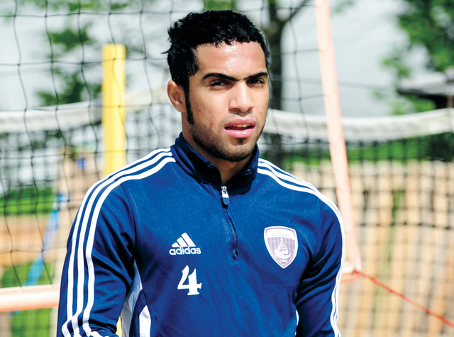 "مسلم فايز لاعب العين\t (من المصدر)"