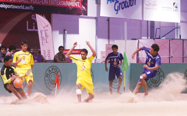 "جانب من منافسات كرة القدم \tمن المصدر"