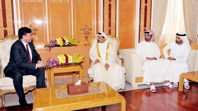 "حميد النعيمي لدى استقباله قنصل قيرغيزستان بحضور عمار بن حميد \tوام"