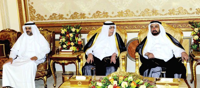 "سلطان القاسمي ونائبه وولي عهده خلال الاستقبال\tوام"