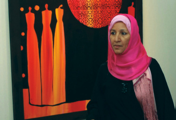 "نجاة مكي. . البيئة الإماراتية روح تنير درب إلهام اللوحة"